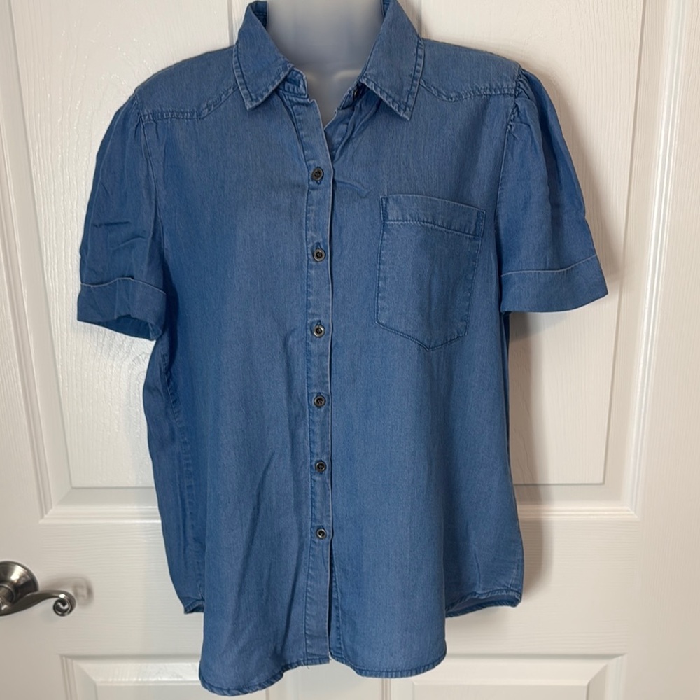 Jane and Delancey denim button down short sleeve shirt